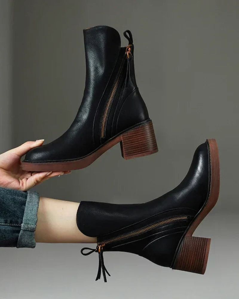 Black Leather Ankle Boots in Black - View 3.0 | Roselva