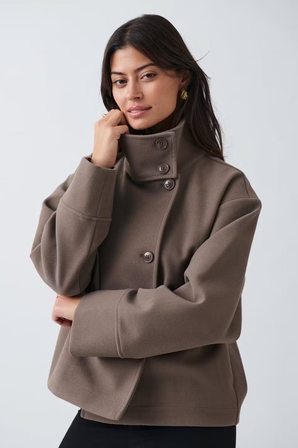 Women's Short Fall Jacket with Elegant Collar and Button Closure