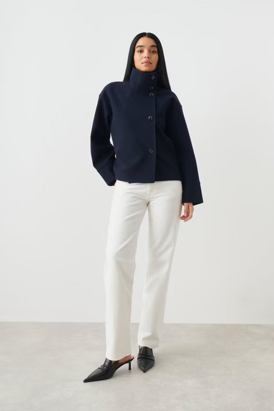 Women's Short Fall Jacket with Elegant Collar and Button Closure