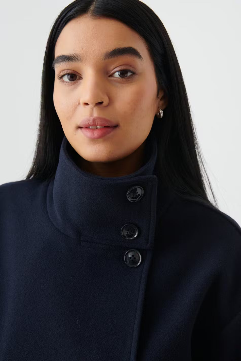 Women's Short Fall Jacket with Elegant Collar and Button Closure