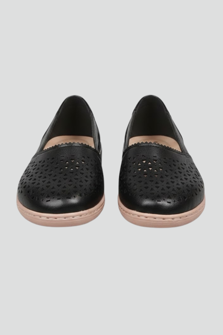Women's Everyday Shoes with Cut-Outs and Sturdy Sole in Black | Roselva