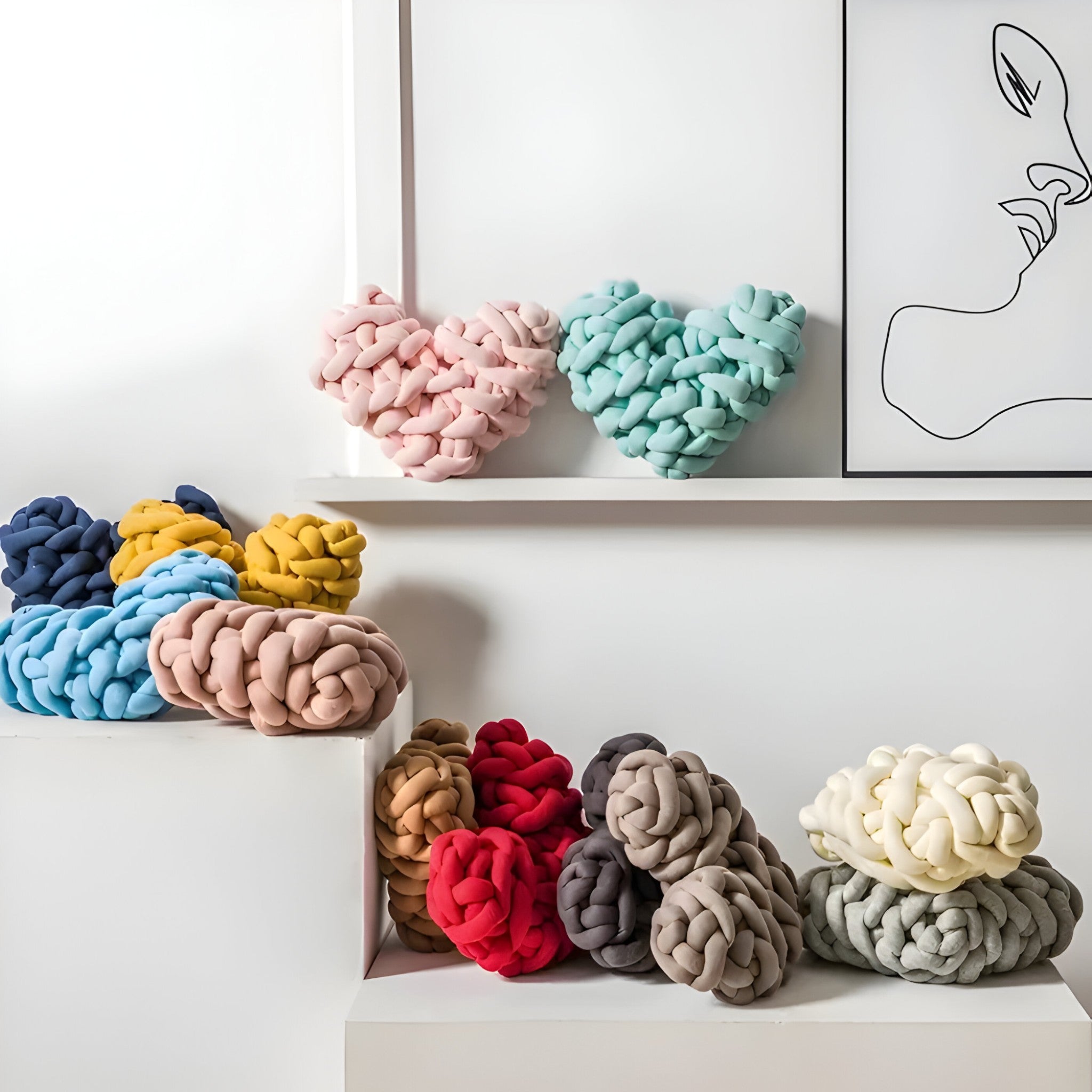 Hjertepude | Hjerteformet pudemot i groft strik til et hyggeligt hjem - Hvid - Hjertepude | Hjerteformet pudemot i groft strik til et hyggeligt hjem - €25 - {{ product_tags }