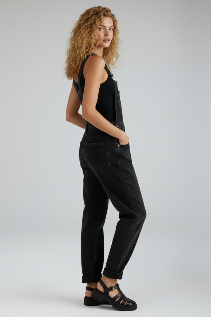 Women's Loose-Fitting Jumpsuit in Black - View 3.0 | Roselva
