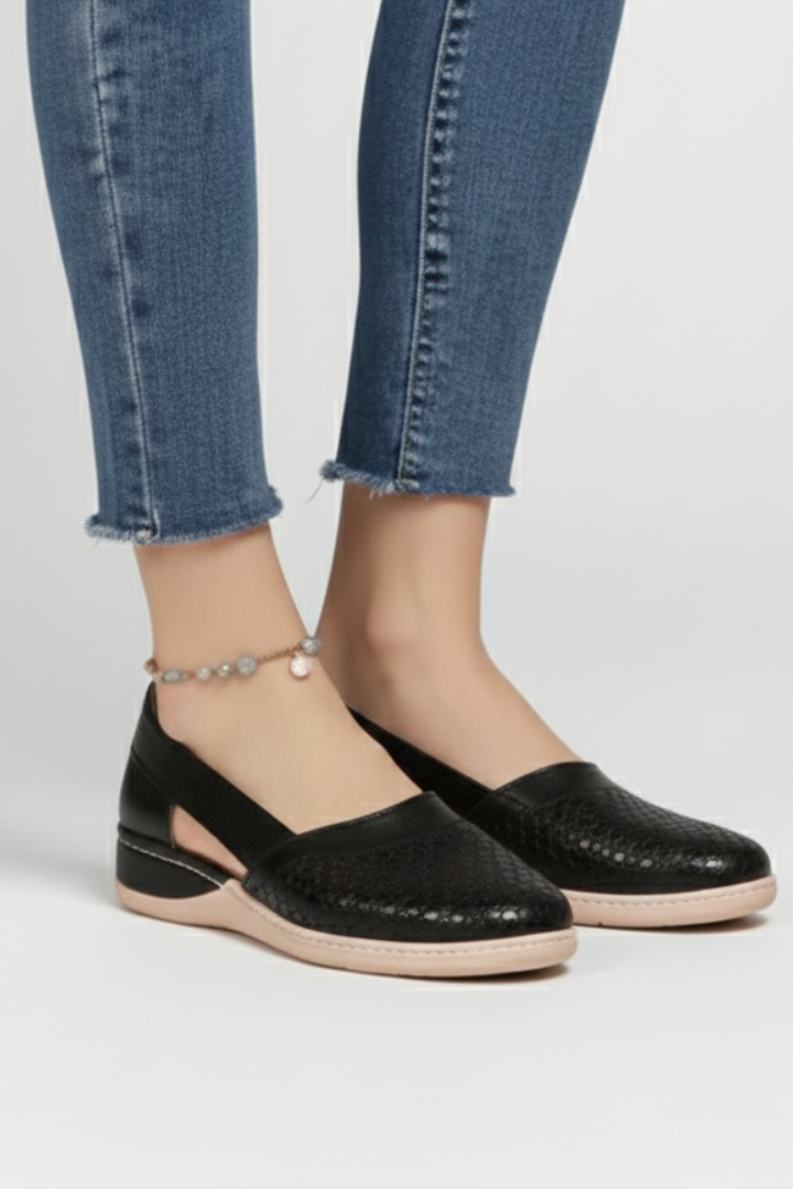 Women's Everyday Shoes with Cut-Outs and Sturdy Sole in Black - View 4.0 | Roselva