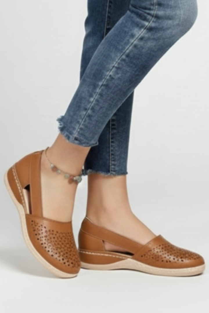 Women's Everyday Shoes with Cut-Outs and Sturdy Sole in Black - View 6.0 | Roselva