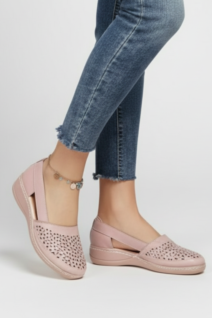 Women's Everyday Shoes with Cut-Outs and Sturdy Sole in Black - View 8.0 | Roselva