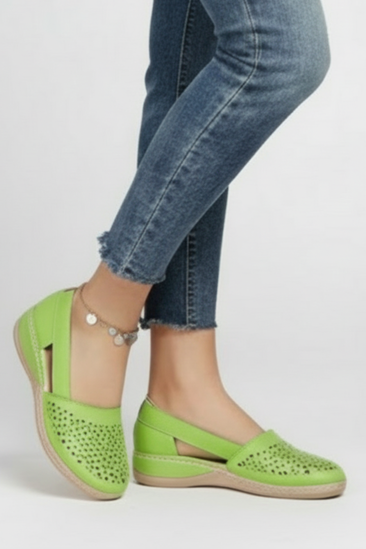 Women's Everyday Shoes with Cut-Outs and Sturdy Sole in Black - View 7.0 | Roselva