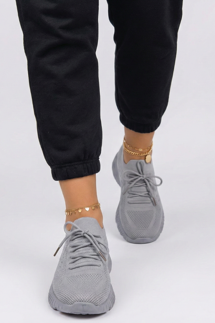 Women's Sports Shoes with Laces and Textured Sole in Black - View 6.0 | Roselva
