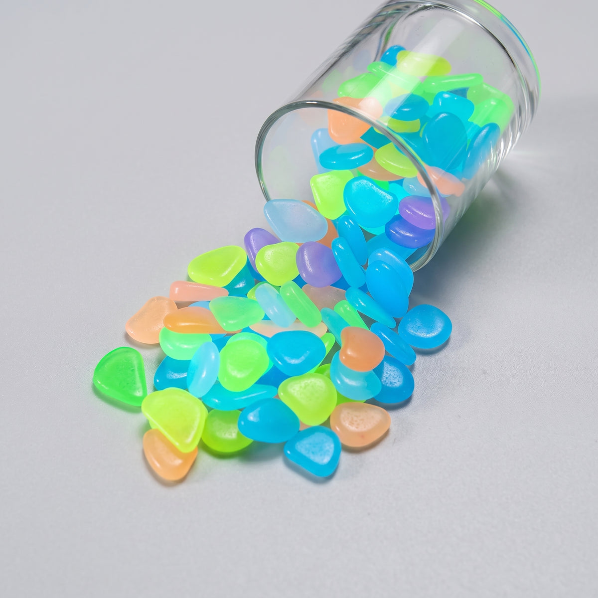 Glow-in-the-Dark Garden Stones – Solar Resin Decor Pebbles