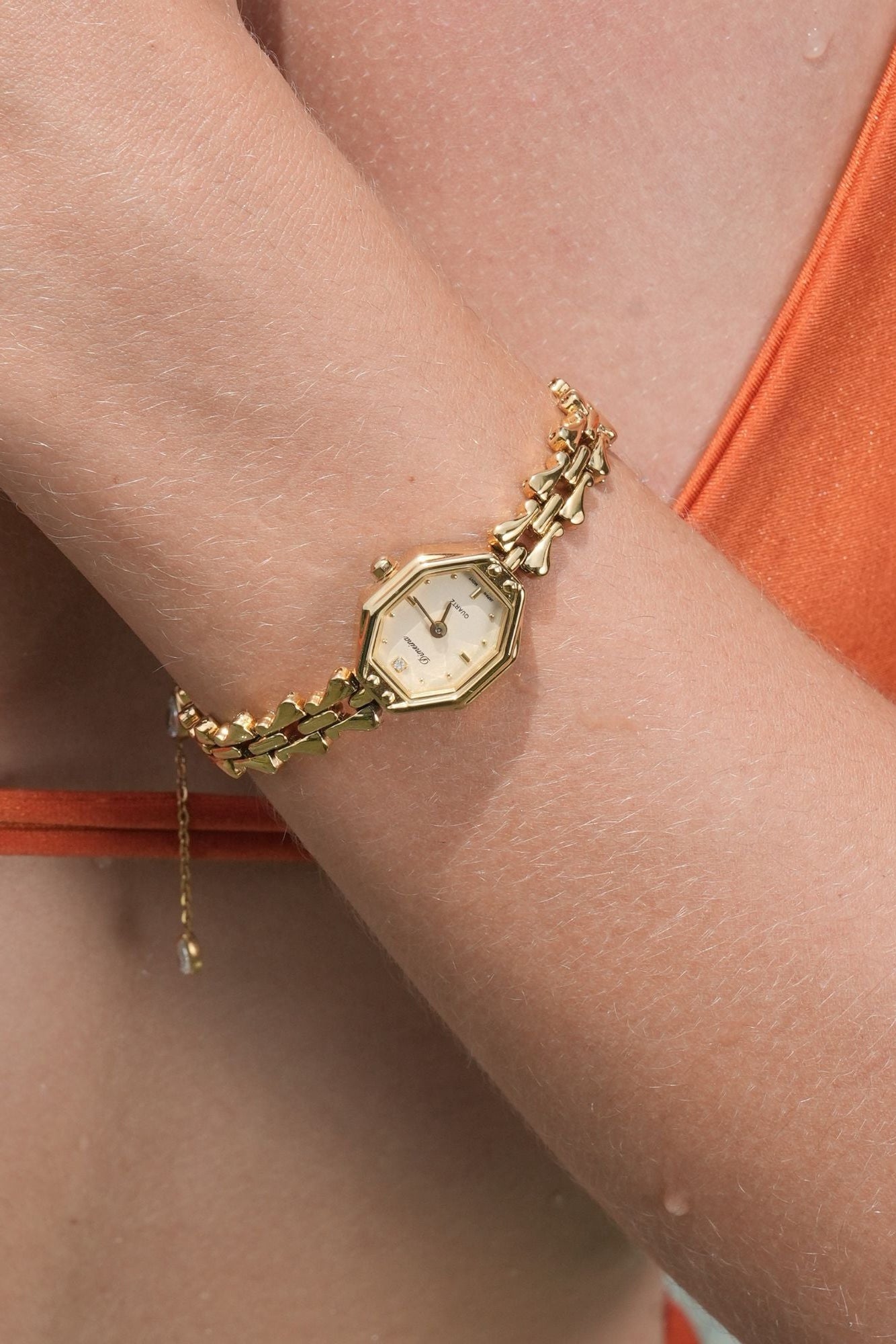 Gold-tone Women's Watch - Luxury Vintage Design