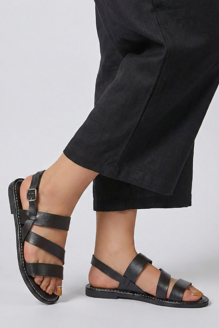 Women’s Sandals with Back Strap and Flat Sole in Black - View 4.0 | Roselva