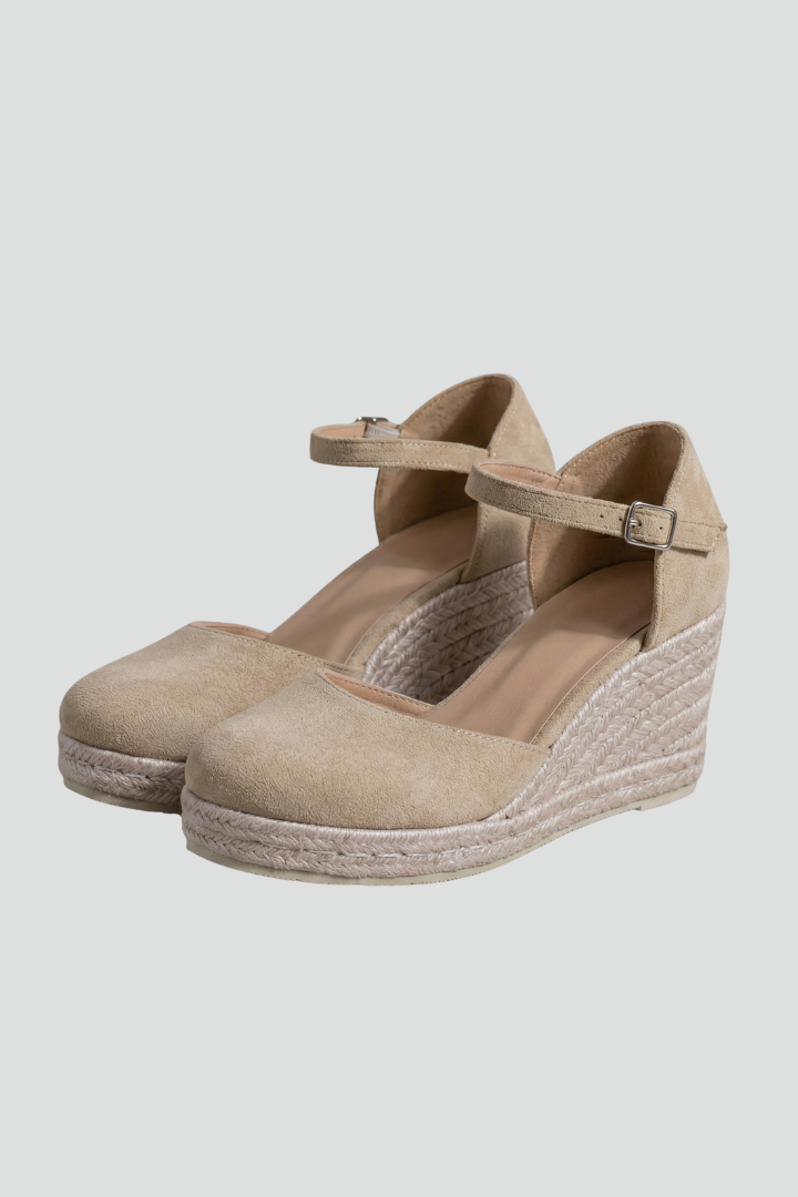 Women's Wedge Shoes with Closed Toe and Ankle Strap in Black | Roselva