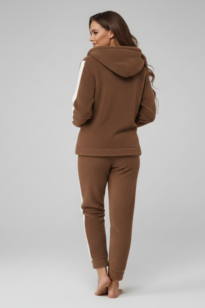Women's Pyjama Set with Loose Fit and Classic Style in Brown - View 4.0 | Roselva