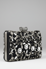 Kvinders clutch med broderet finish og dekorative sten