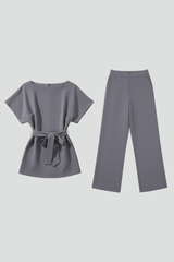 Kvinders jumpsuit med korte ærmer og taljebånd