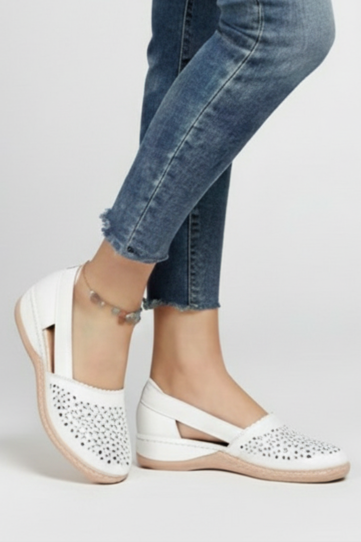 Women's Everyday Shoes with Cut-Outs and Sturdy Sole in Black - View 5.0 | Roselva