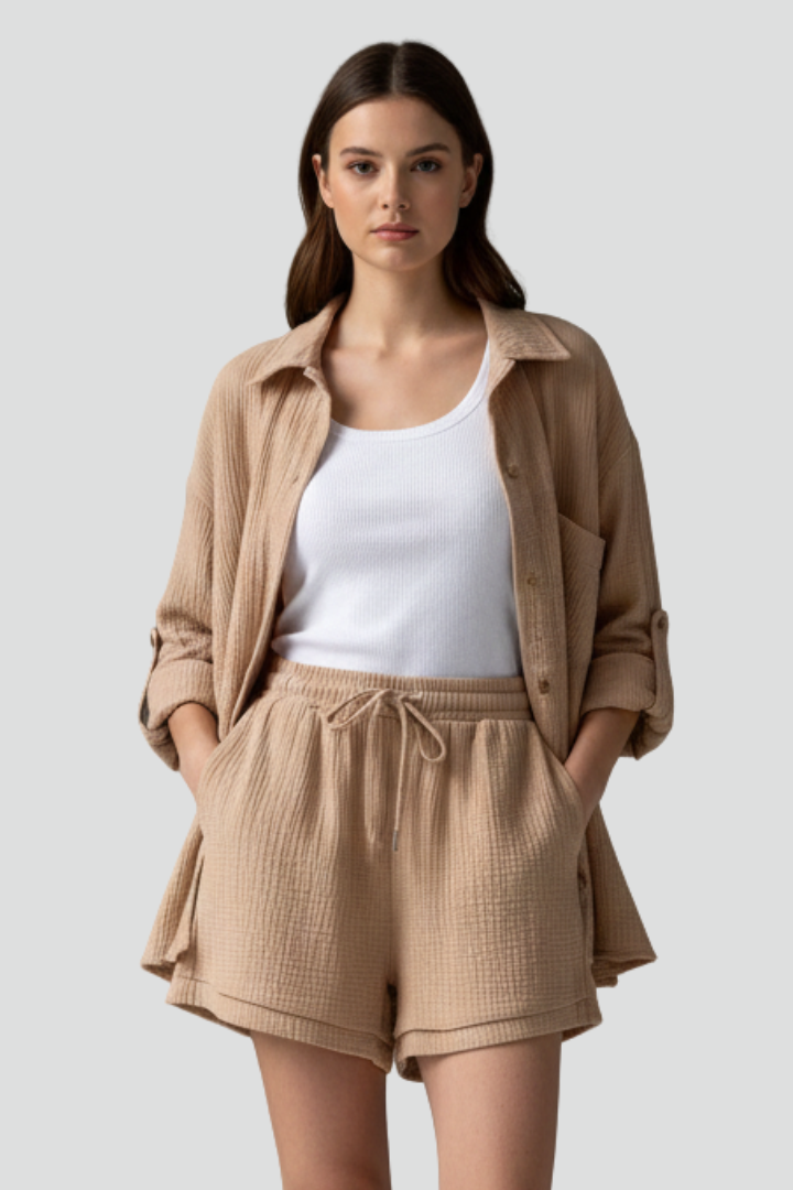 Women's Two-Piece Clothing Set with Shirt and Shorts in Green - View 6.0 | Roselva