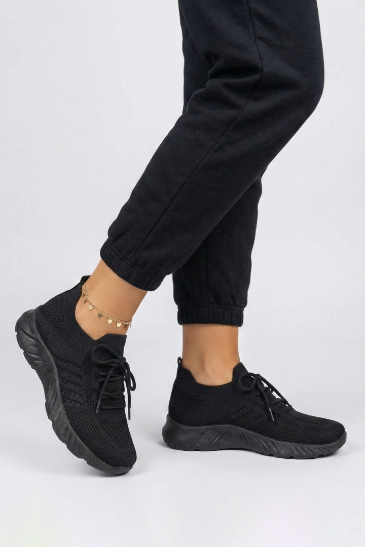 Women's Sports Shoes with Laces and Textured Sole in Black - View 4.0 | Roselva